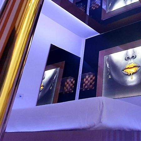 C Rooms - Love Motel Monza ชินิเซลโลบาลซาโม ภายนอก รูปภาพ