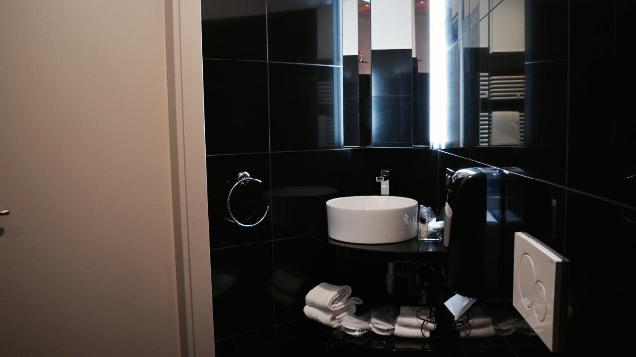 C Rooms - Love Motel Monza ชินิเซลโลบาลซาโม ภายนอก รูปภาพ