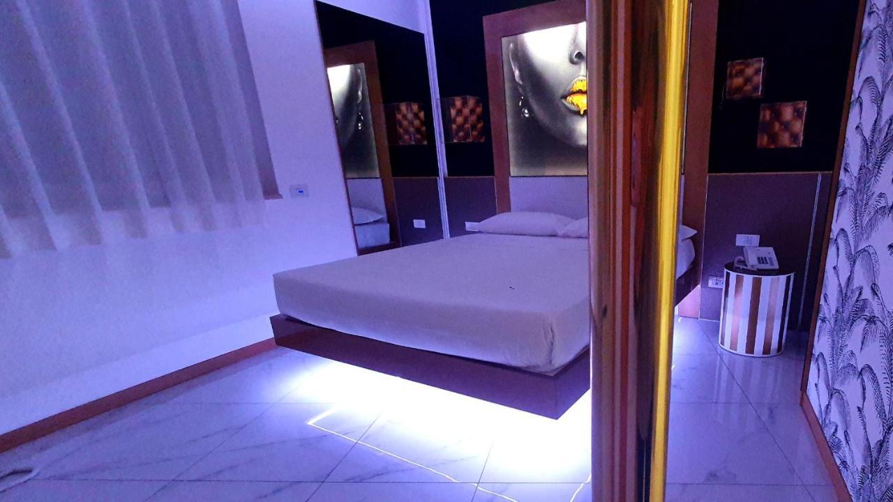 C Rooms - Love Motel Monza ชินิเซลโลบาลซาโม ภายนอก รูปภาพ