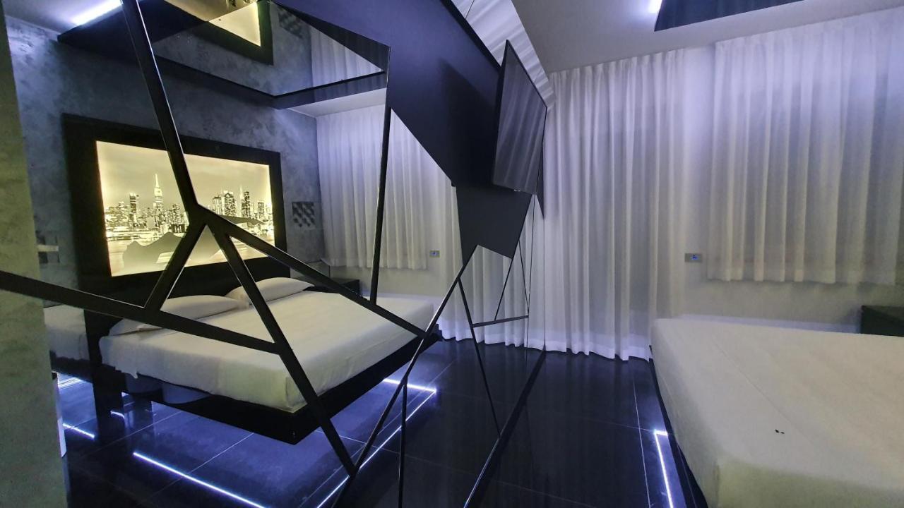 C Rooms - Love Motel Monza ชินิเซลโลบาลซาโม ภายนอก รูปภาพ