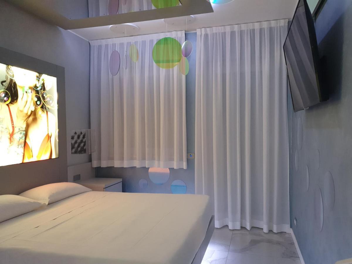 C Rooms - Love Motel Monza ชินิเซลโลบาลซาโม ภายนอก รูปภาพ
