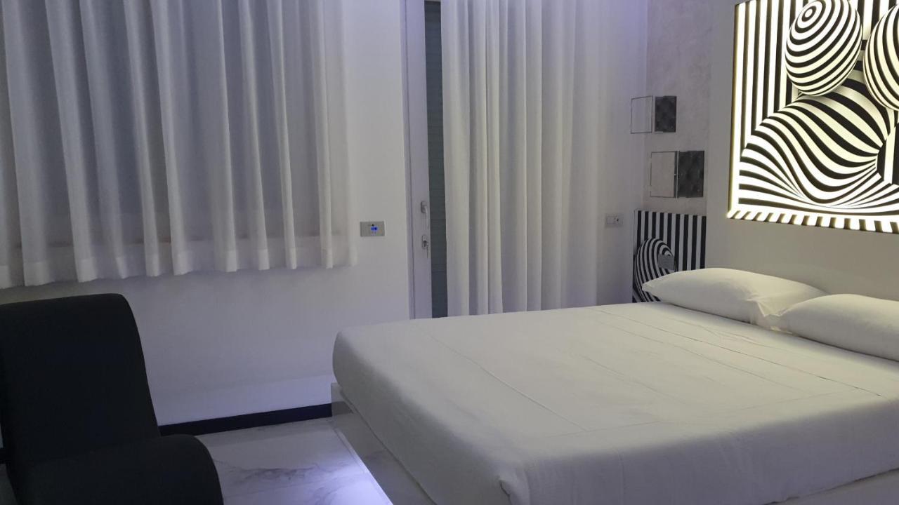 C Rooms - Love Motel Monza ชินิเซลโลบาลซาโม ภายนอก รูปภาพ